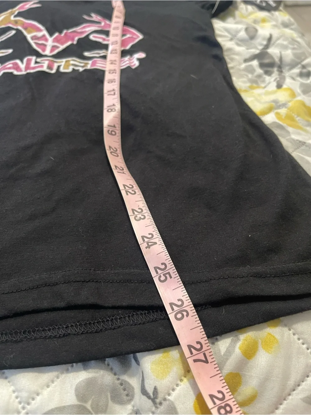 NWT women’s realtree black shirt with pink logo size large  Brand new with tags